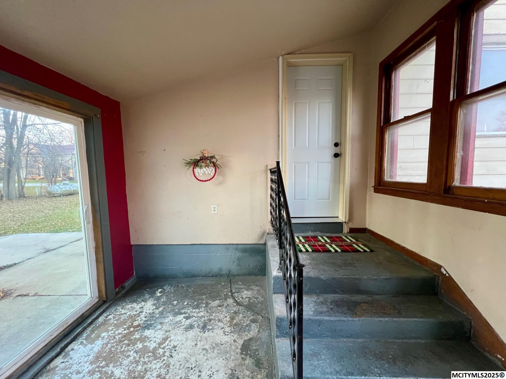 906 Broad St - Photo 2