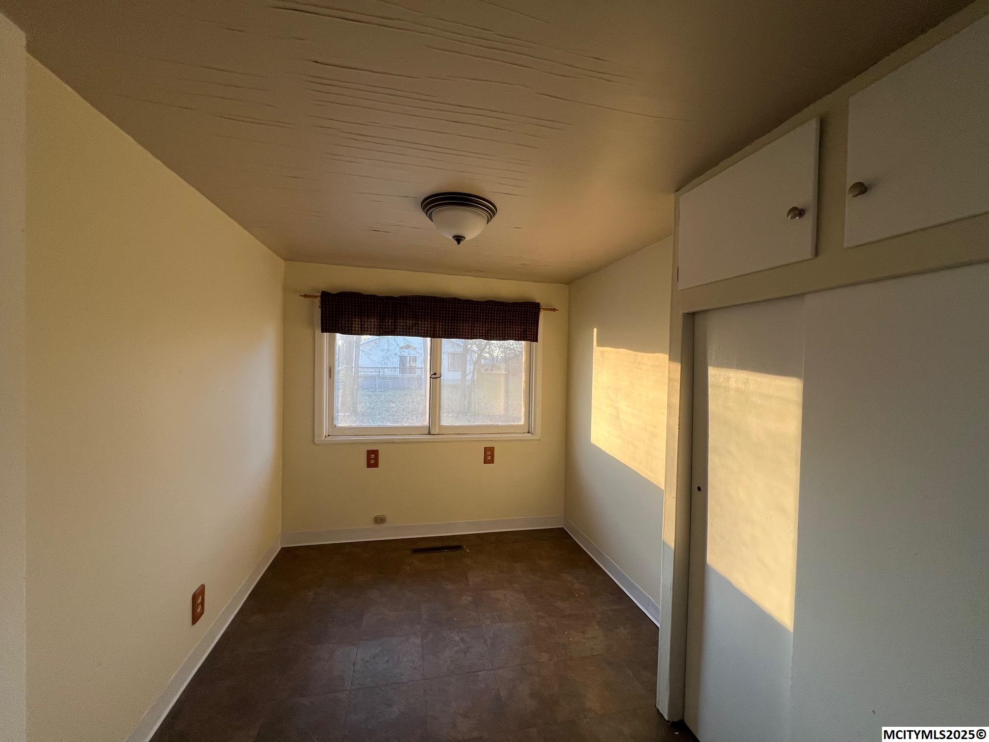 906 Broad St - Photo 3