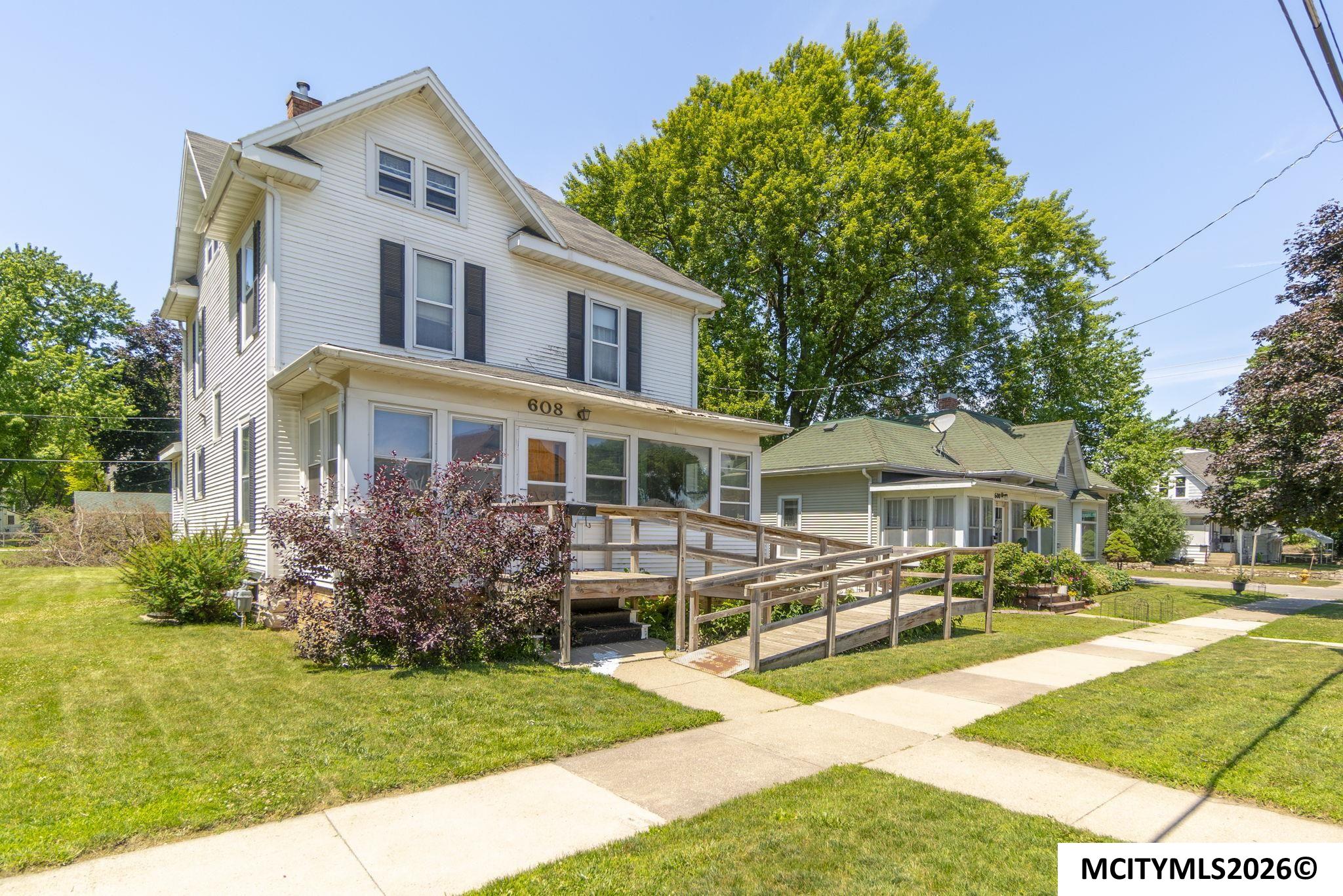 Photo 1 of 13 — 608 S Carolina Ave, MASON CITY, IA 50401