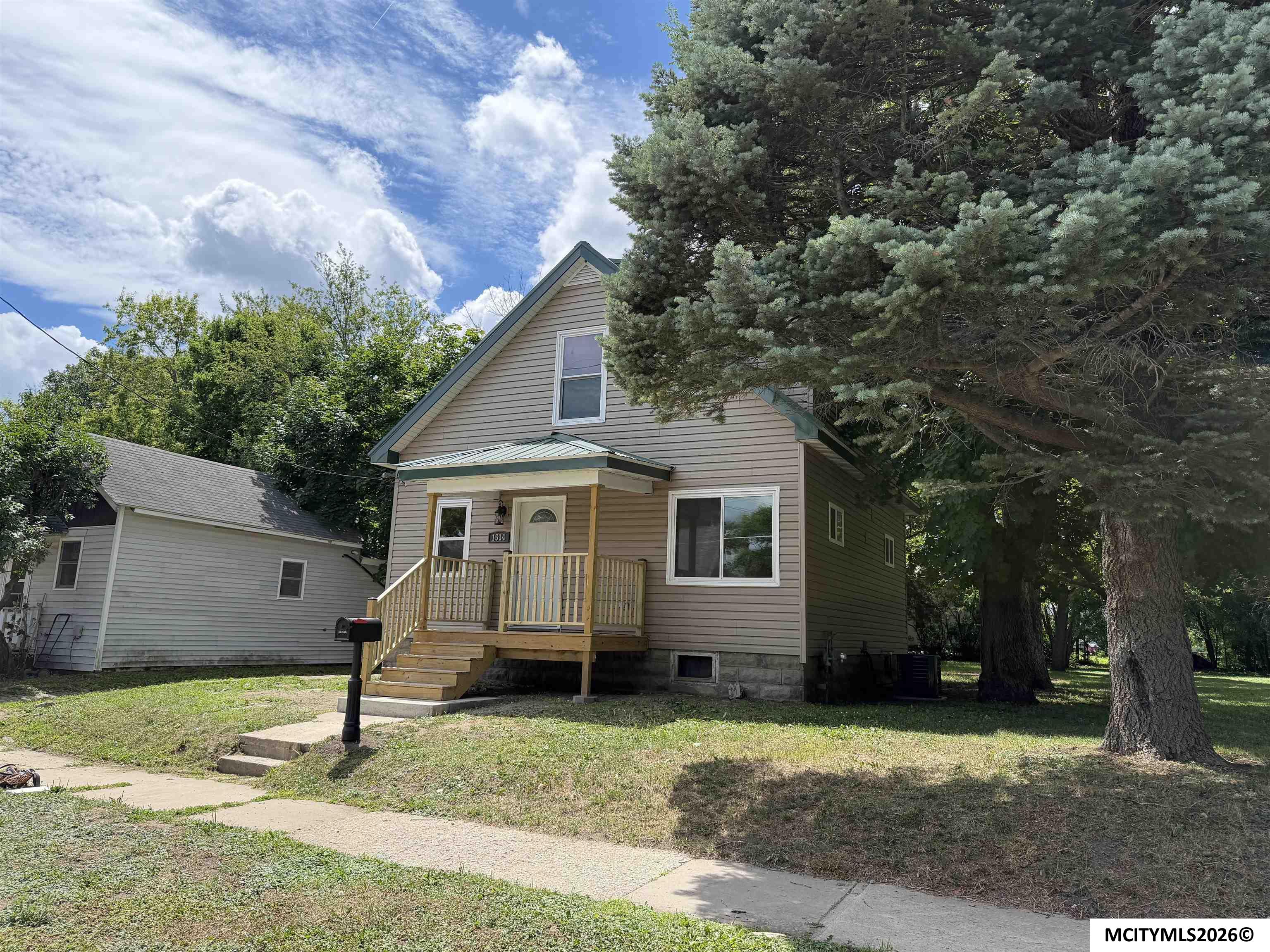 Photo 1 of 19 — 1514 N Pennsylvania, MASON CITY, IA 50401
