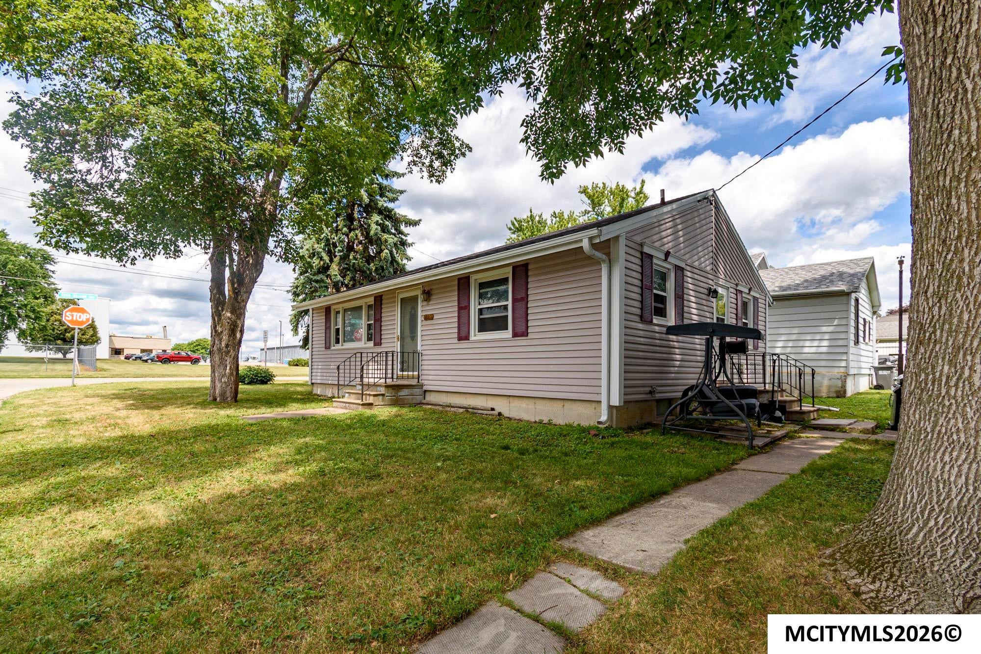 Photo 1 of 21 — 1105 N Tyler, MASON CITY, IA 50401