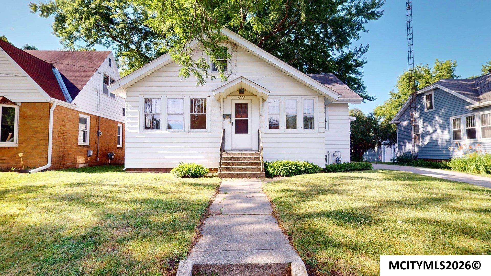 Photo 1 of 18 — 1135 1st SW, MASON CITY, IA 50401