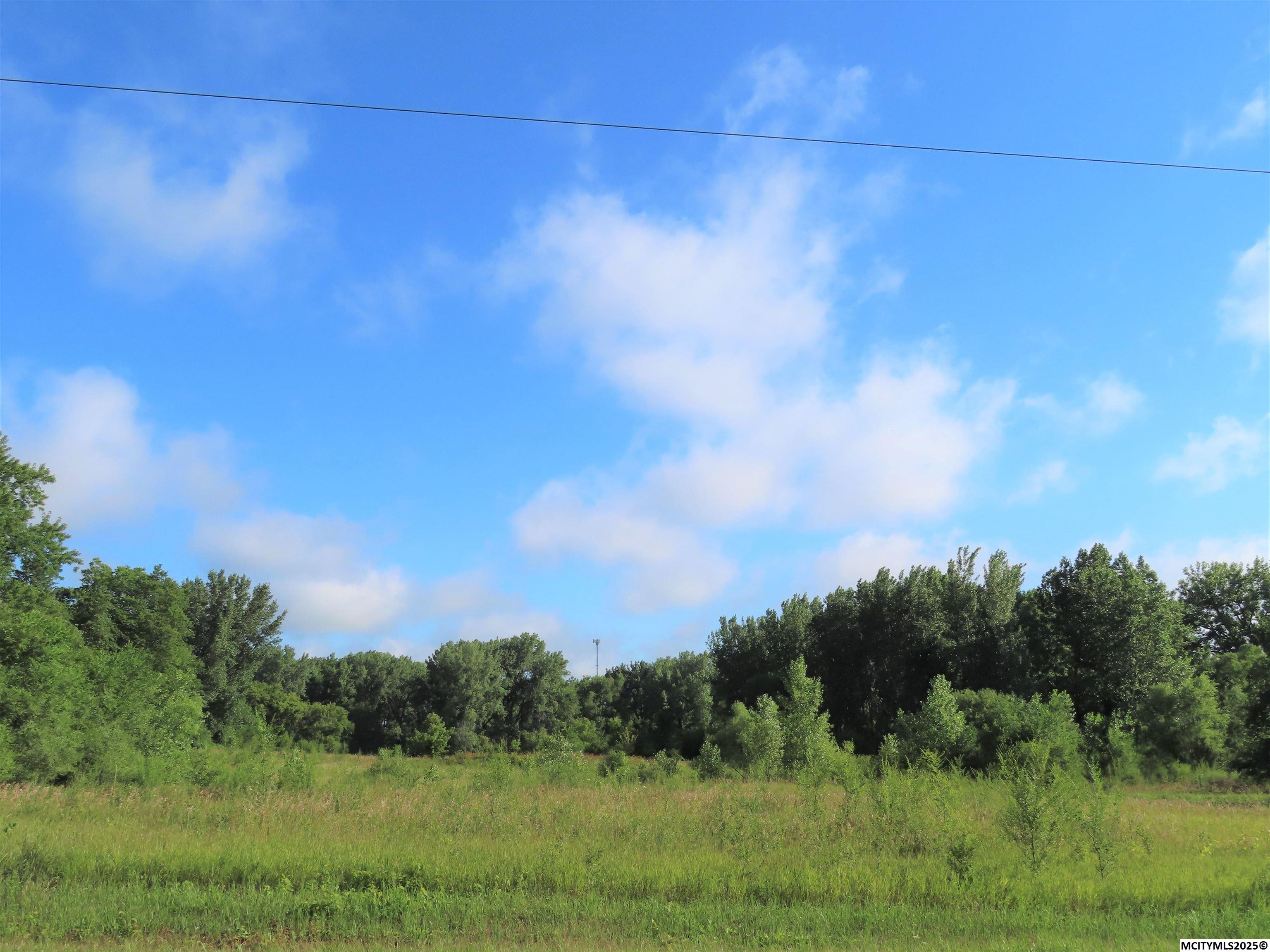 Photo 1 of 9 — 2048 12th NE, MASON CITY, IA 50401