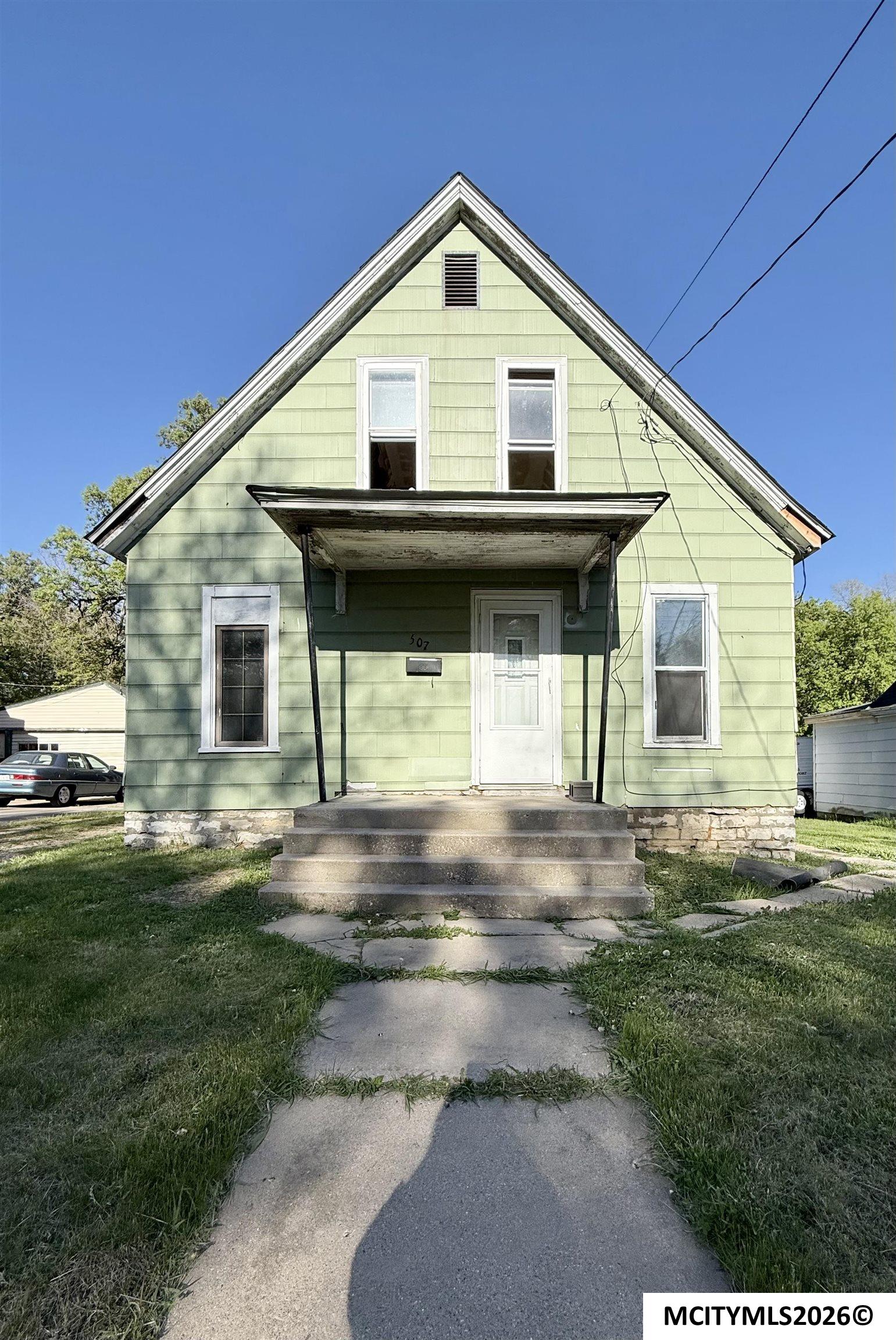 Photo 1 of 9 — 507 N Massachusetts, MASON CITY, IA 50401