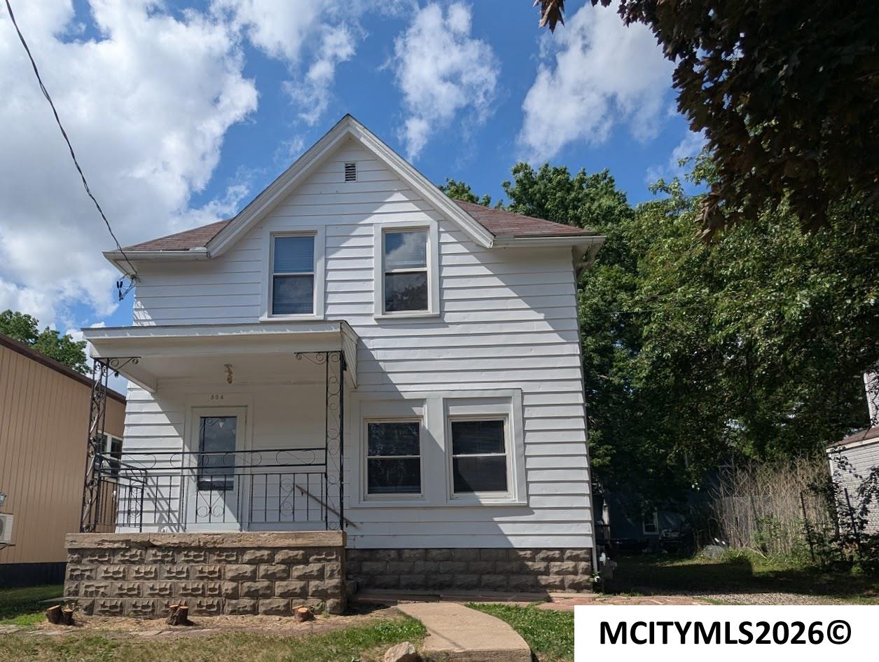 Photo 1 of 47 — 304 1st SW, MASON CITY, IA 50401