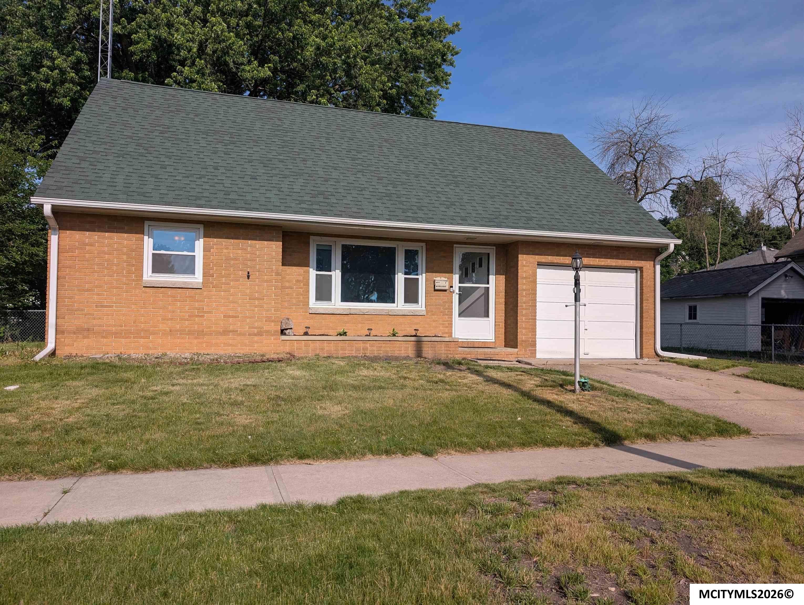 Photo 1 of 20 — 816 S Maryland, MASON CITY, IA 50401