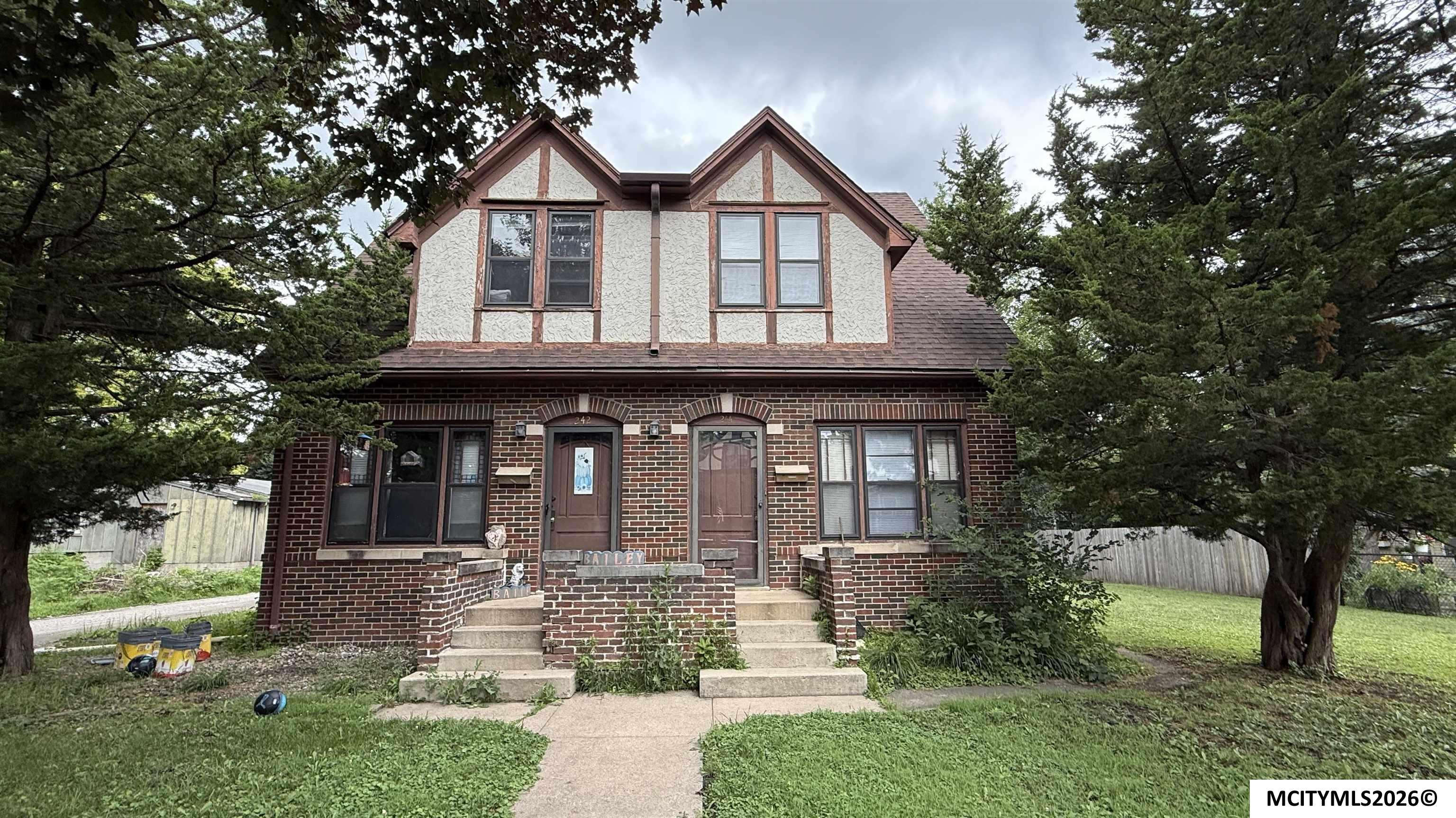 Photo 1 of 14 — 242 14th SE, MASON CITY, IA 50401