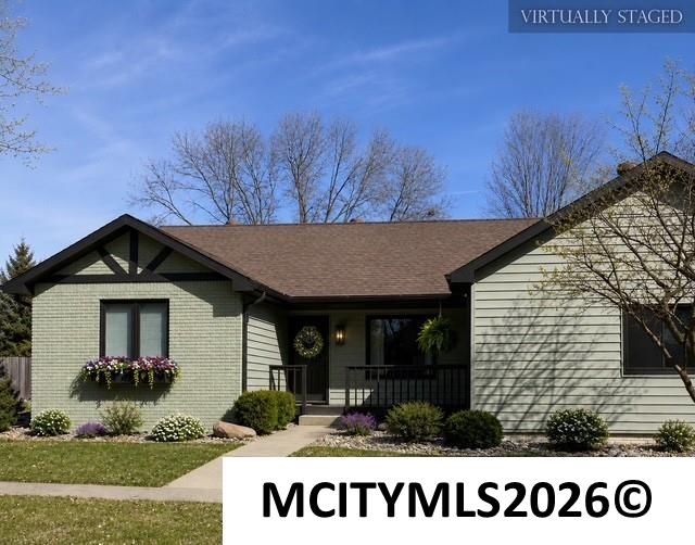 Photo 1 of 37 — 2166 Springview Dr, MASON CITY, IA 50401