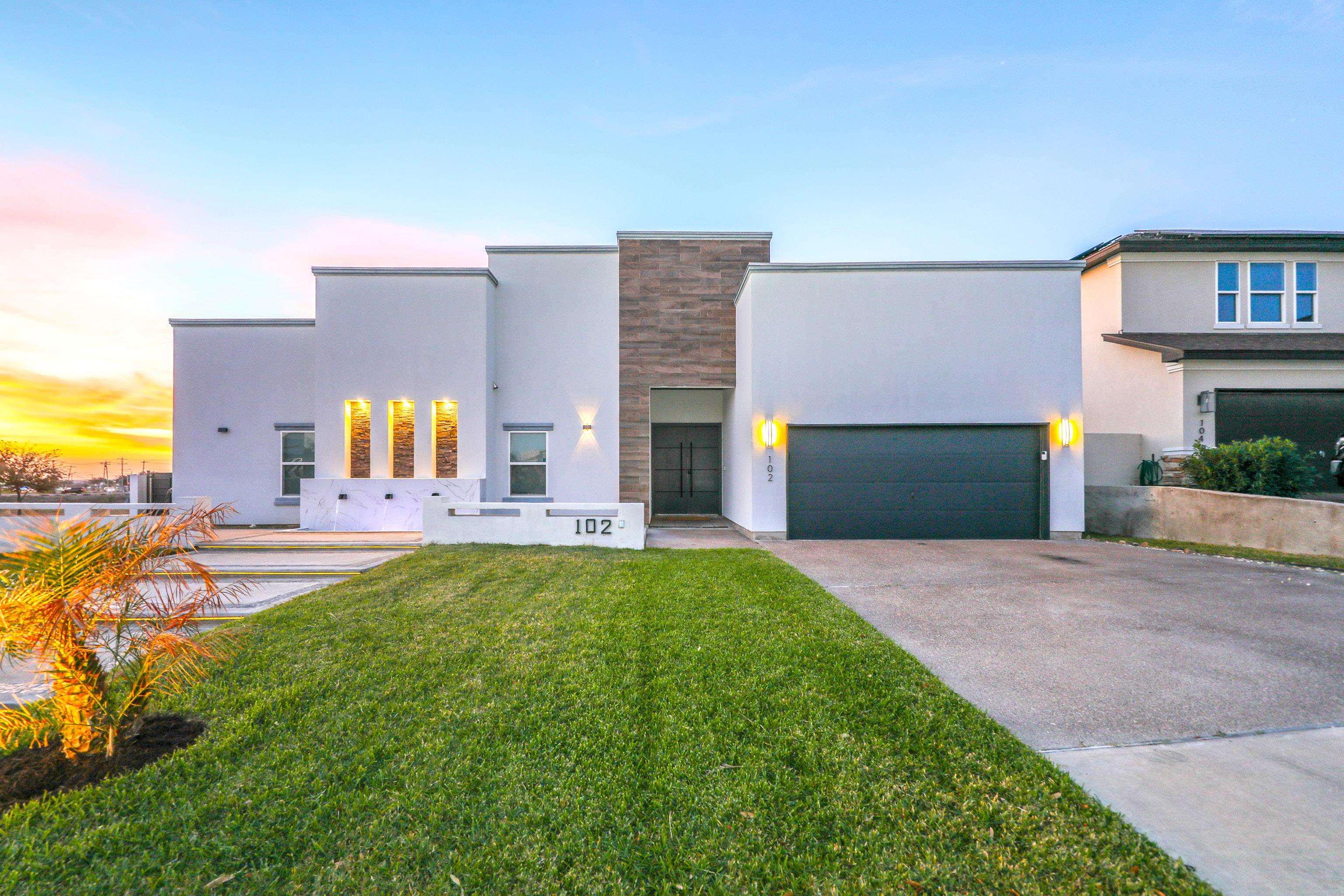 Photo 1 of 37 — 102 Cresta Dr., LAREDO, TX 78045