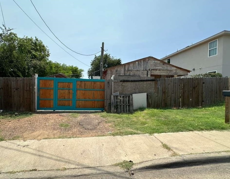 Photo 1 of 20 — 2212 Maryland Ave, LAREDO, TX 78040