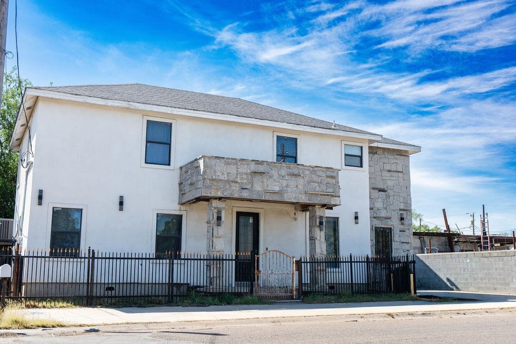 Photo 1 of 22 — 710 N Martin Ave, Laredo, TX 78043