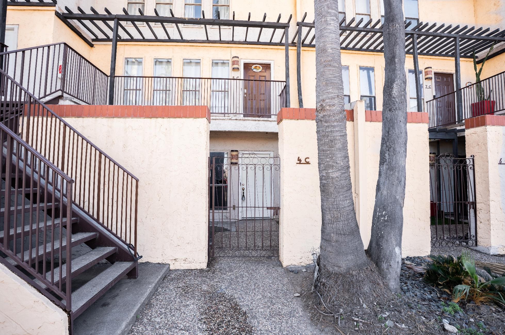 Photo 1 of 15 — 101 W Del Mar Blvd 4C, LAREDO, TX 78041