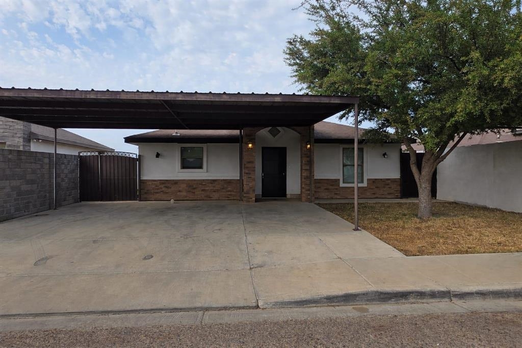 Photo 1 of 13 — 1424 Franc Cigarroa Dr, Laredo, TX 78046