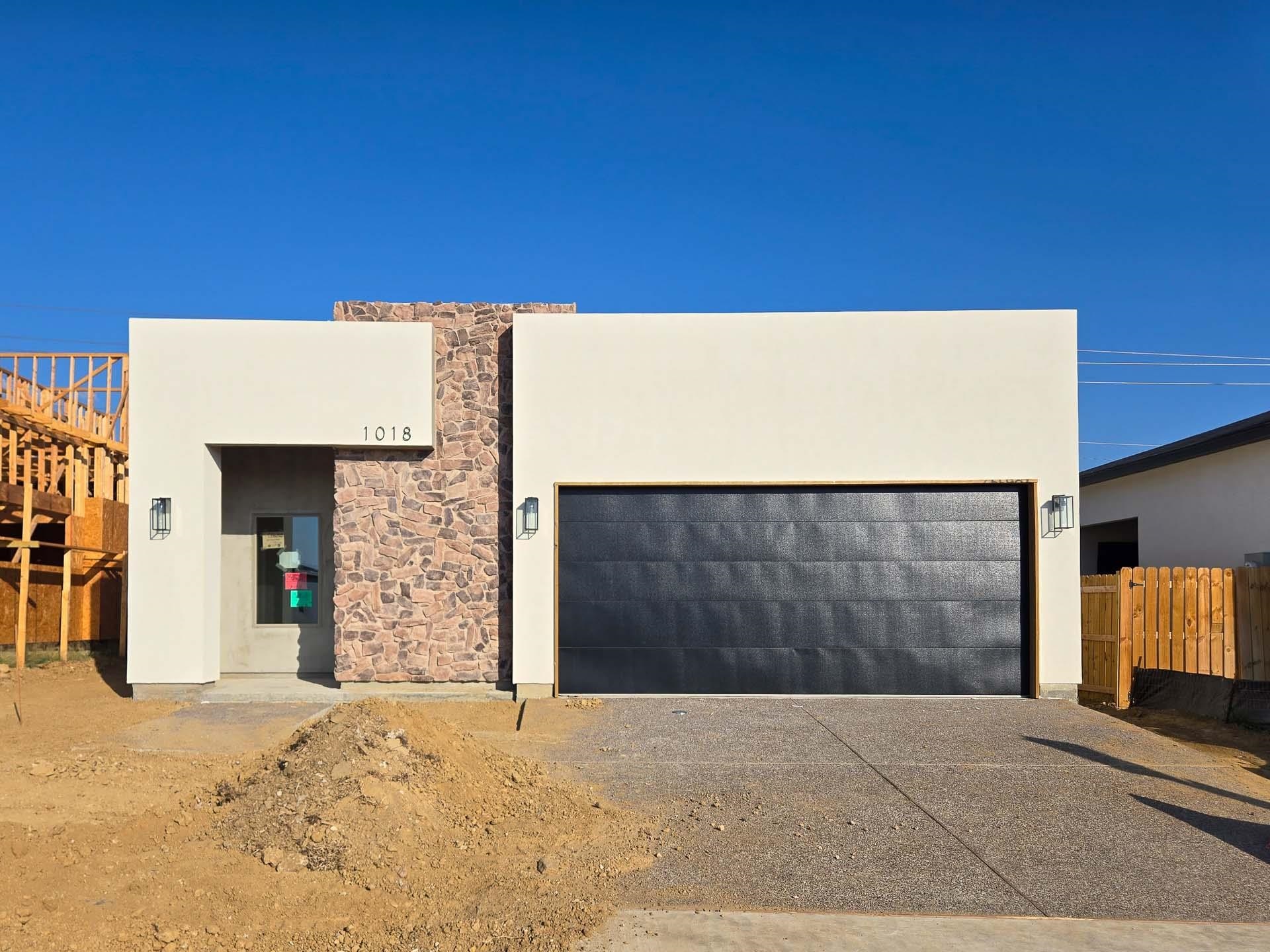 Photo 1 of 21 — 1018 Noyola Loop, LAREDO, TX 78046