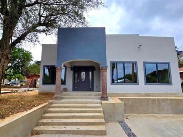 Photo 1 of 30 — 1017 1/2 E Lyon St, Laredo, TX 78040