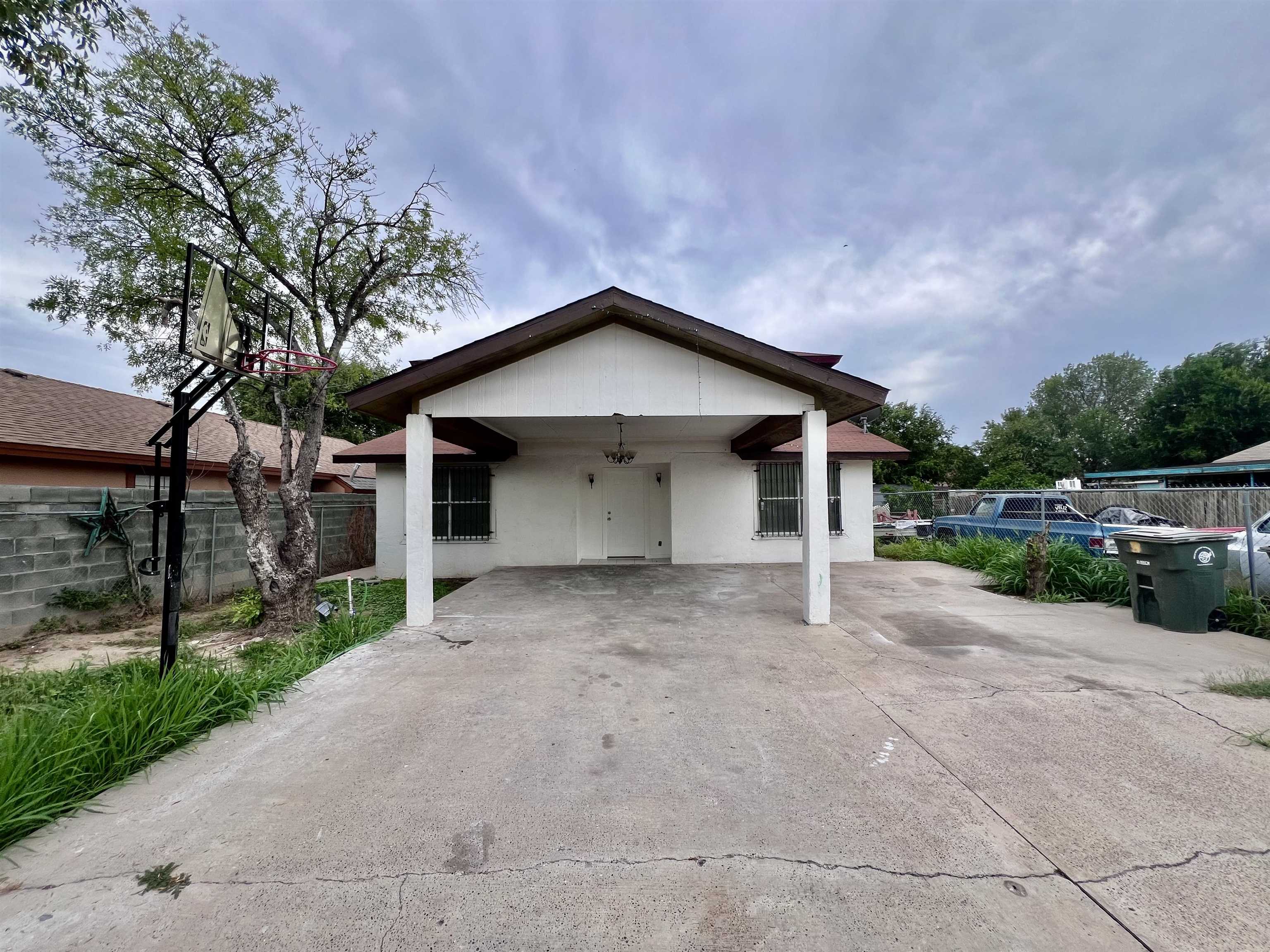 Photo 1 of 31 — 231 Segovia Dr, Laredo, TX 78046