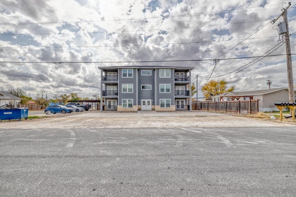 1200 W HOUSTON ST, CARRIZO SPRINGS, TX 78834 - Image 24c6aeaec71fdf87fbcfe00e1ba03eae/4020034021