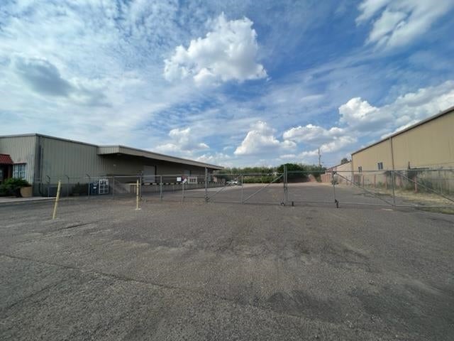 Photo 1 of 19 — 117 Flecha Ln, Laredo, TX 78045