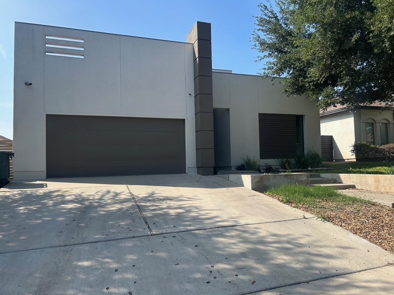 Photo 1 of 21 — 1210 Harlan St, Laredo, TX 78045