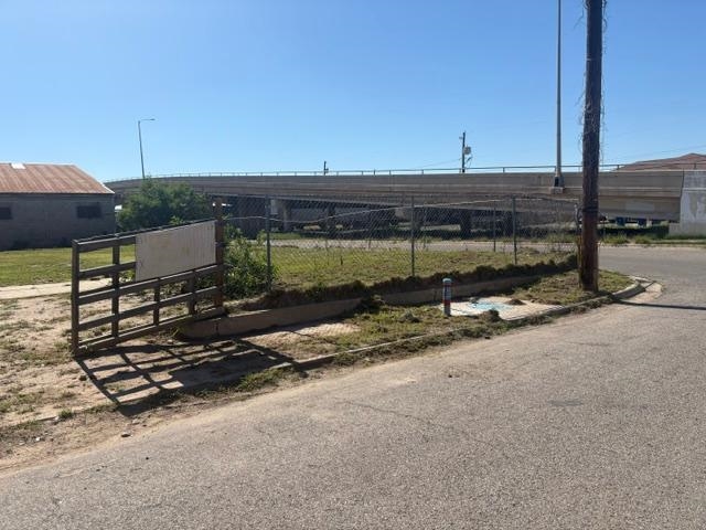 Photo 1 of 6 — 1012 Vidaurri Ave, Laredo, TX 78040