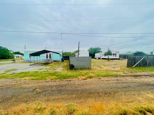 108 E HUGO ST, DILLEY, TX 78017 - Image 355f8acd2eea04fdecde334b1a3f05eb/2584515381