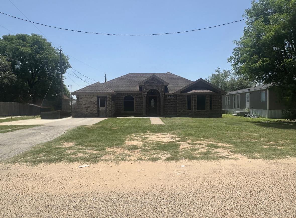 Photo 1 of 15 — 1407 N Cedar Ave, Hebbronville, TX 78361