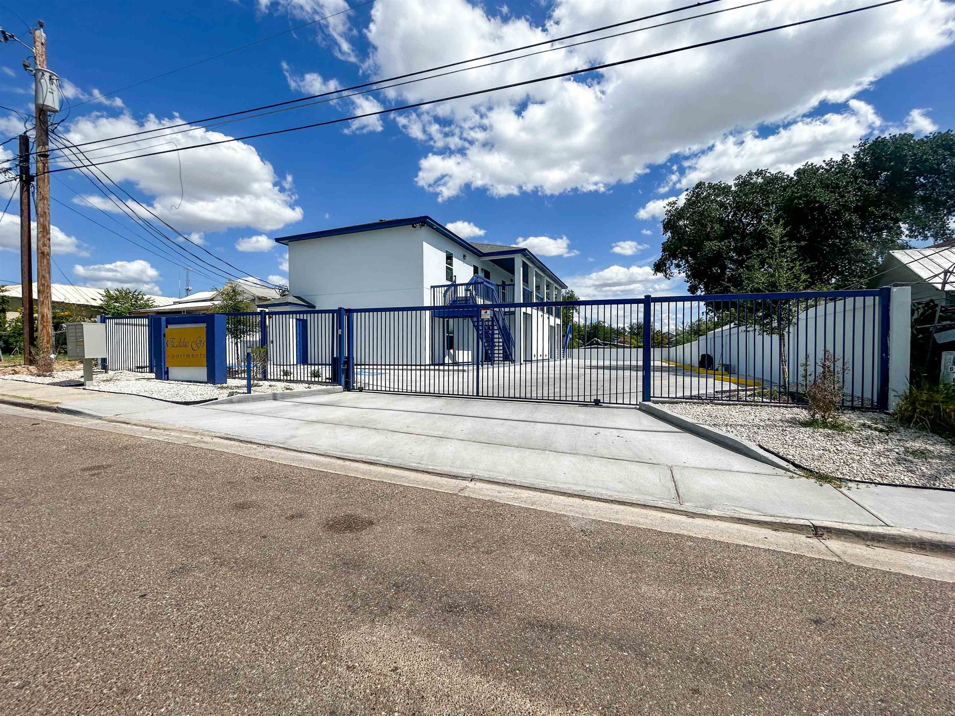 Photo 1 of 18 — 615 E Lane St 1, Laredo, TX 78040