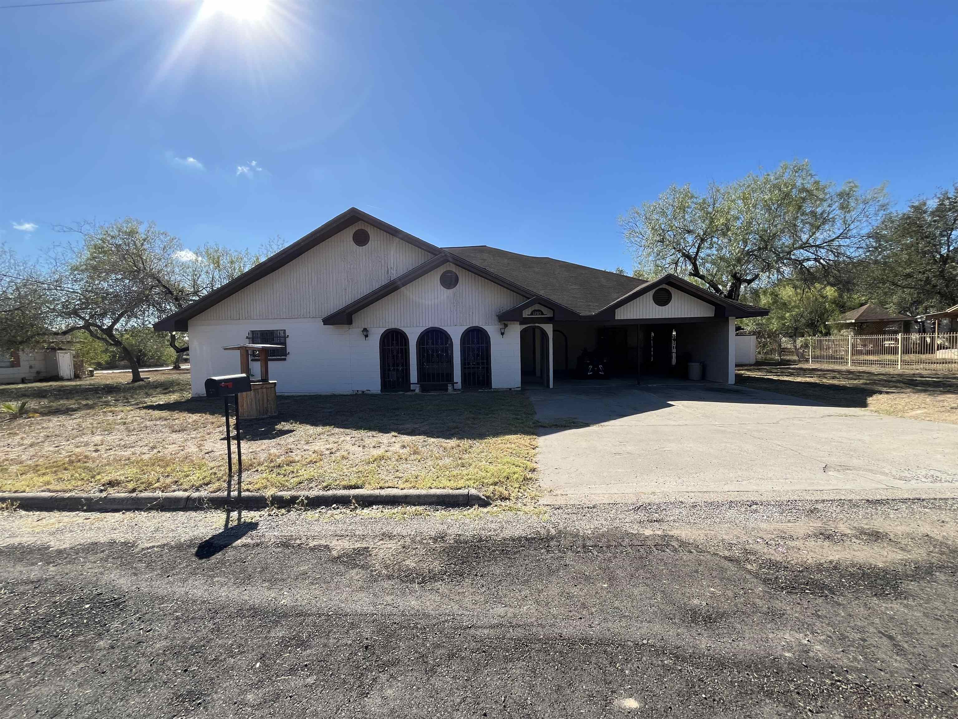 Photo 1 of 31 — 1205 W Harald, Hebbronville, TX 78361