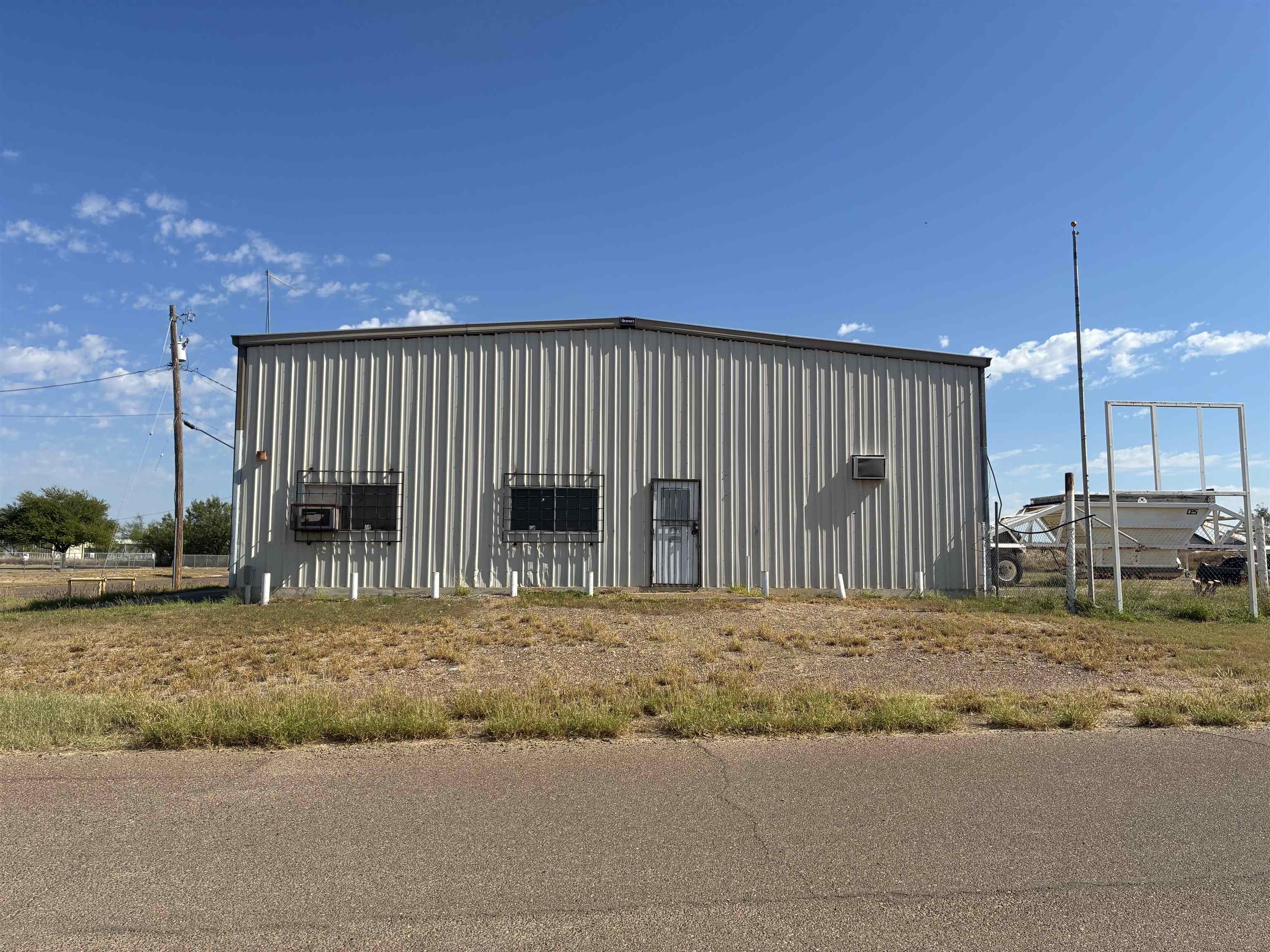 Photo 1 of 16 — 401 Santa Maria Ave, ZAPATA, TX 78076