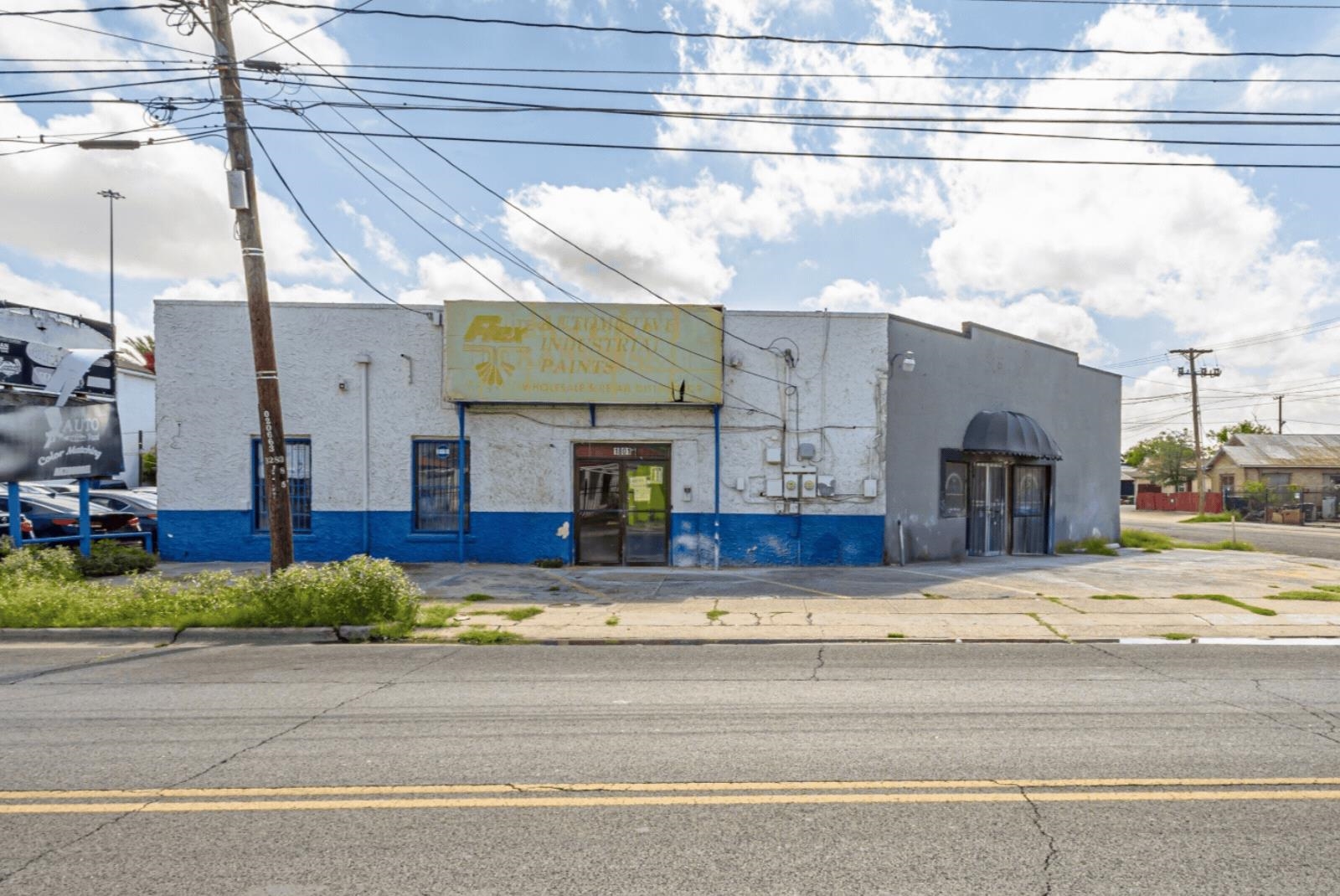 Photo 1 of 40 — 1801 San Bernardo Ave, LAREDO, TX 78040