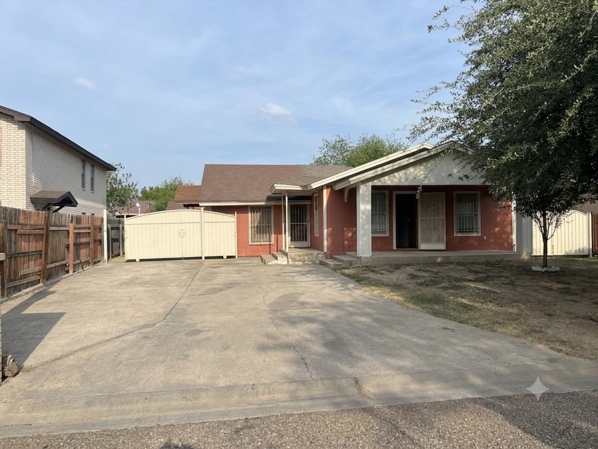 Photo 1 of 21 — 211 Rio Bravo Dr, Laredo, TX 78041