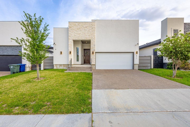 Photo 1 of 38 — 511 Prado Dr, Laredo, TX 78045