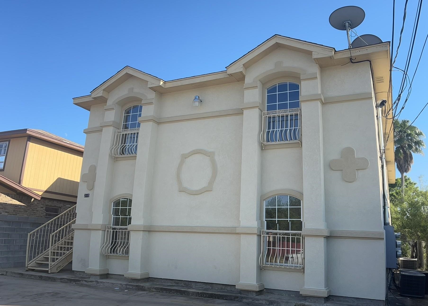 Photo 1 of 10 — 2115 Cross St 3, Laredo, TX 78046