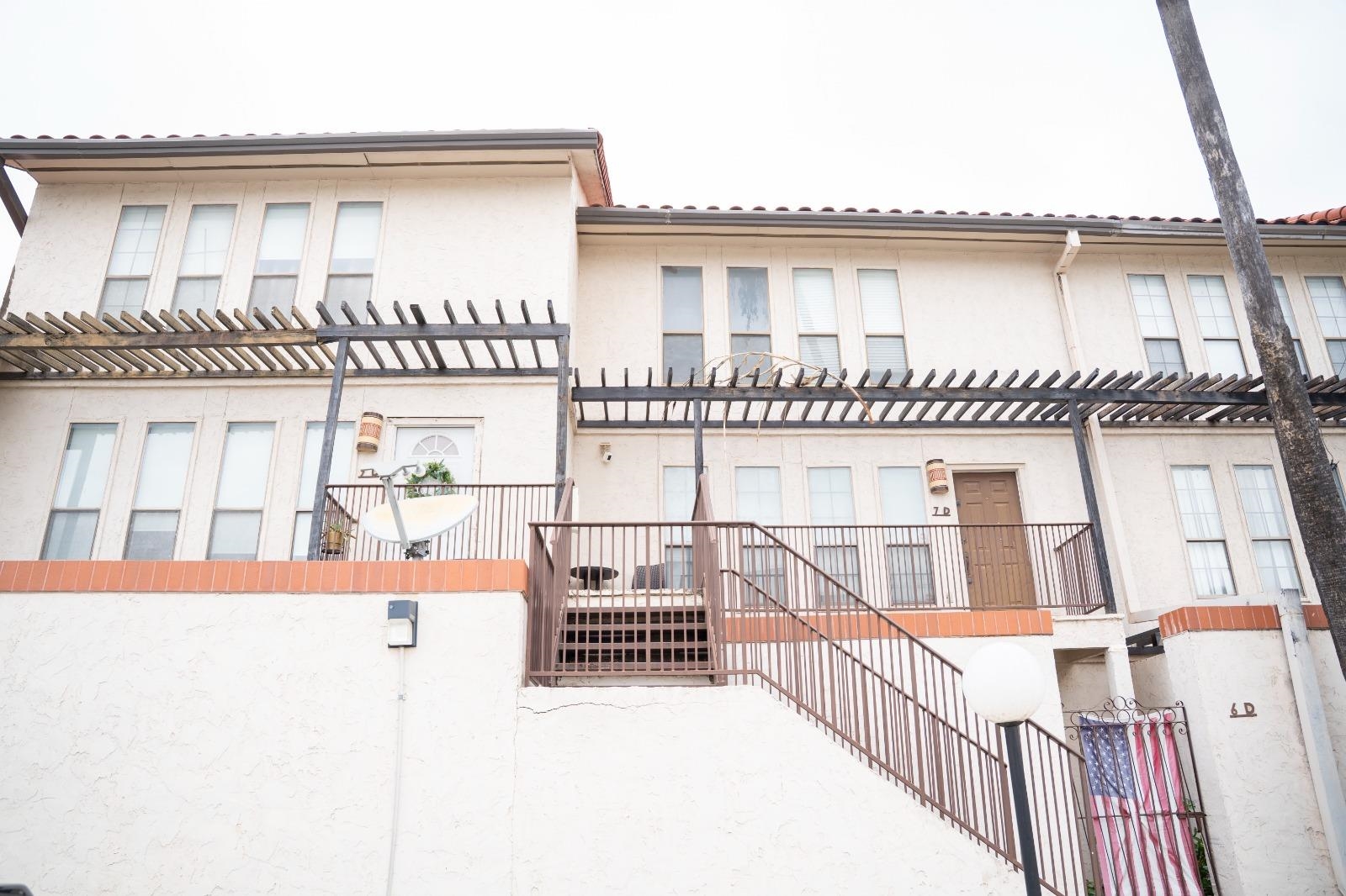 Photo 1 of 28 — 101 W Del Mar Blvd 9D, Laredo, TX 78041