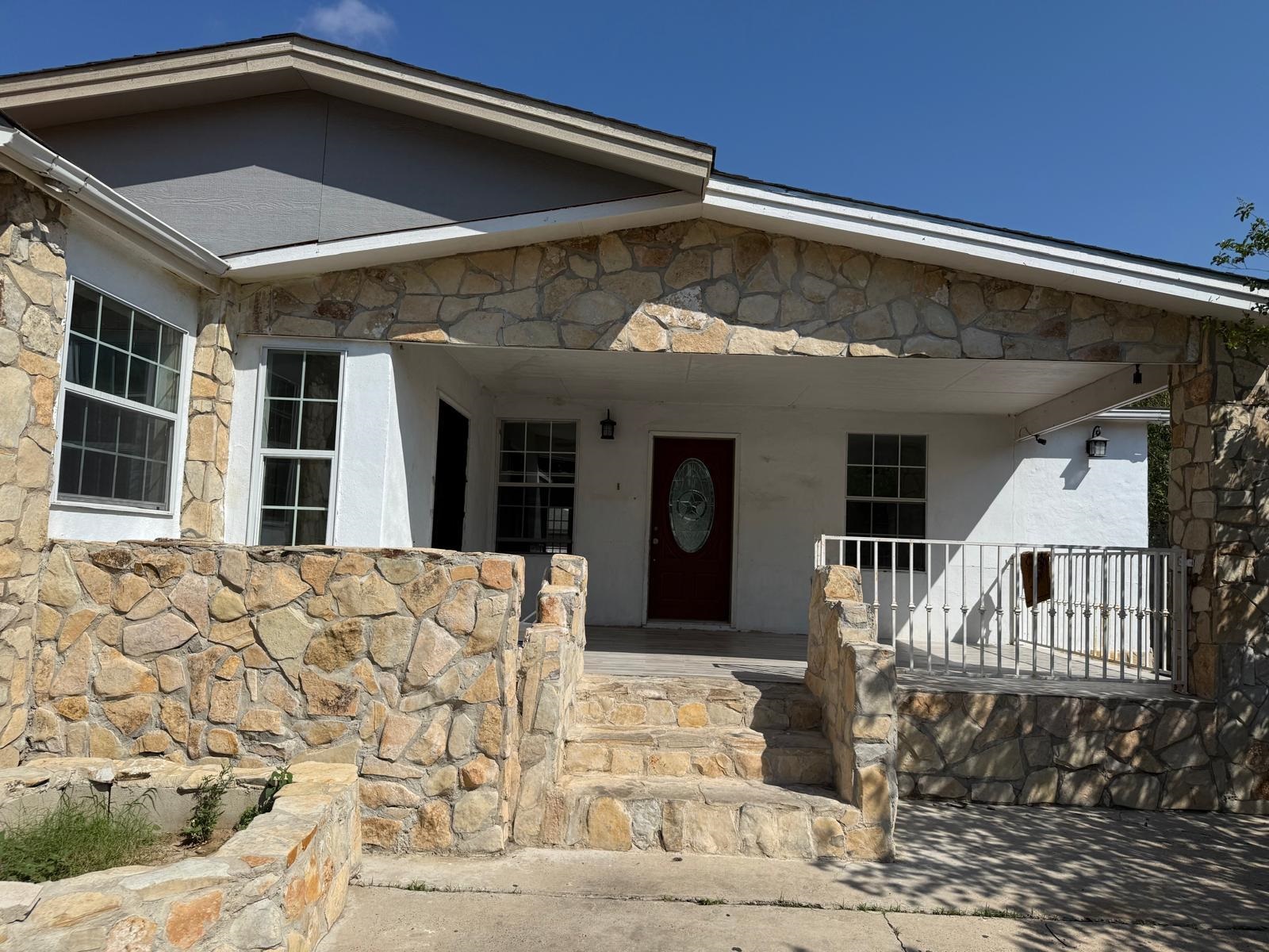 Photo 1 of 17 — 304 E Croydon Pl E, Laredo, TX 78045
