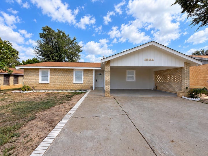 Photo 1 of 14 — 1504 Hibiscus Ln, laredo, TX 78041