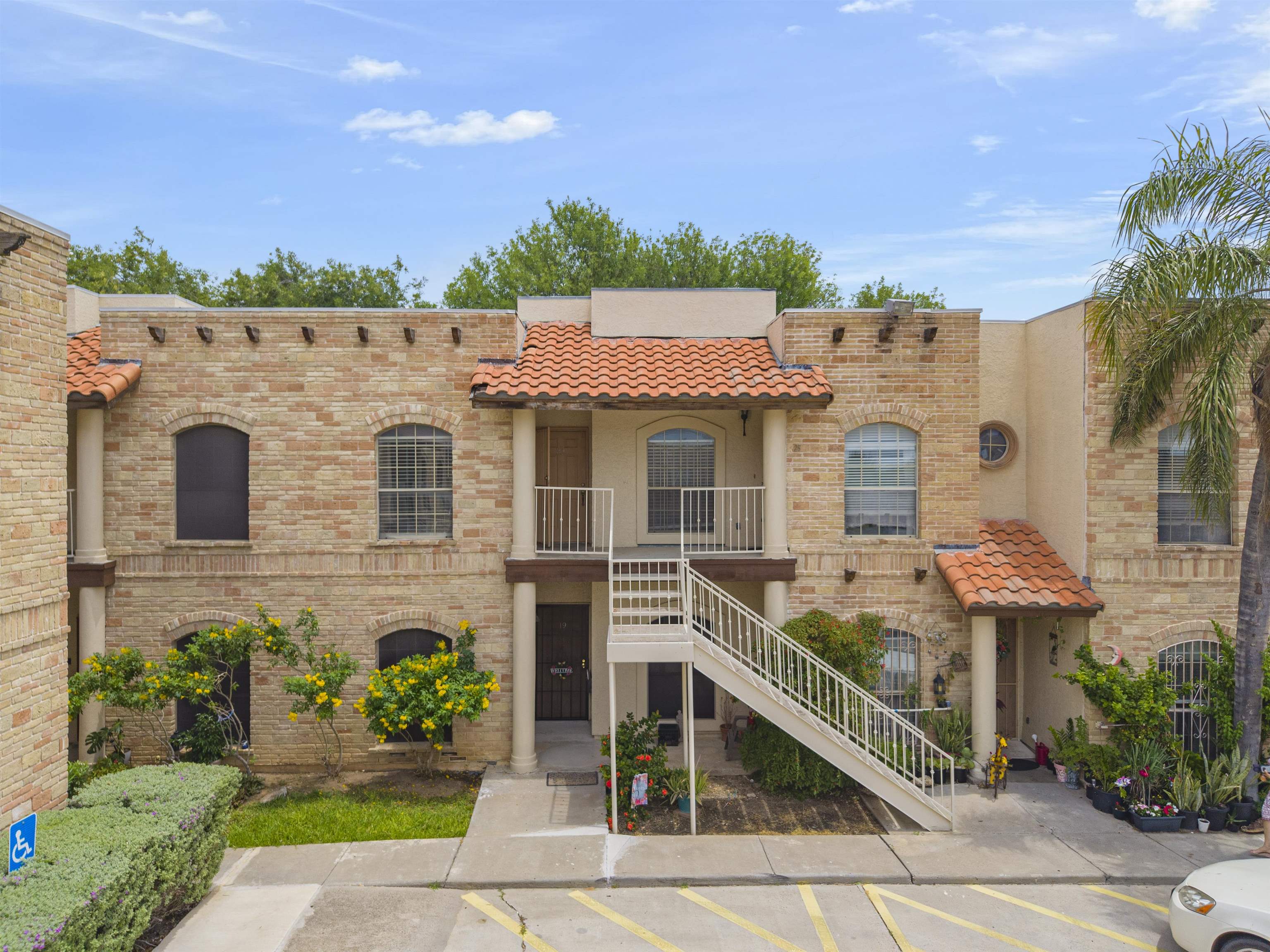 Photo 1 of 17 — 1401 Gustavus St 24, Laredo, TX 78040