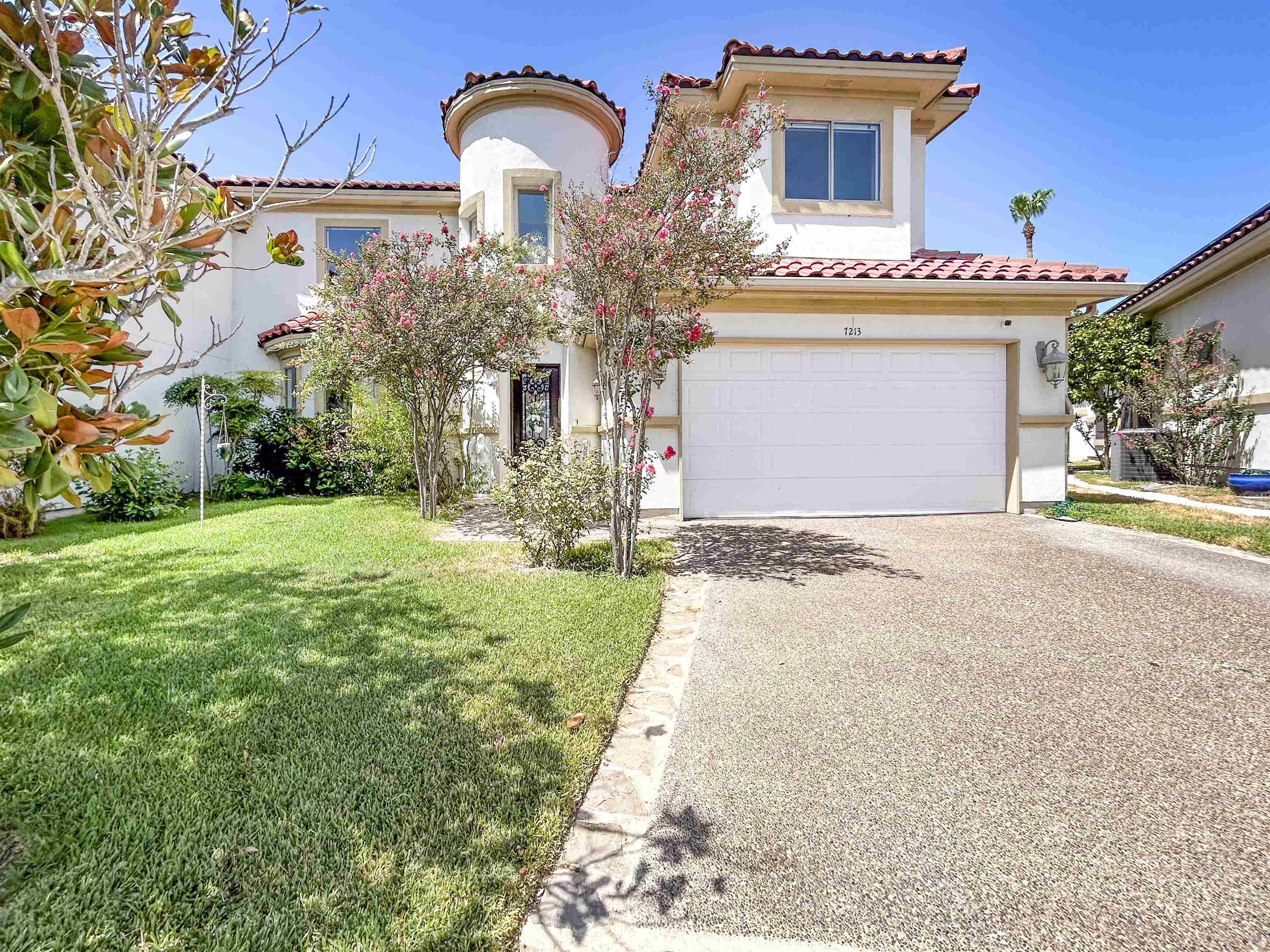 Photo 1 of 30 — 7213 Lake Victoria Rd 7213, Laredo, TX 78041