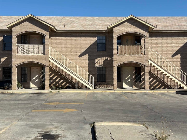 Photo 1 of 17 — 4419 Springfield Ave 202, Laredo, TX 78041