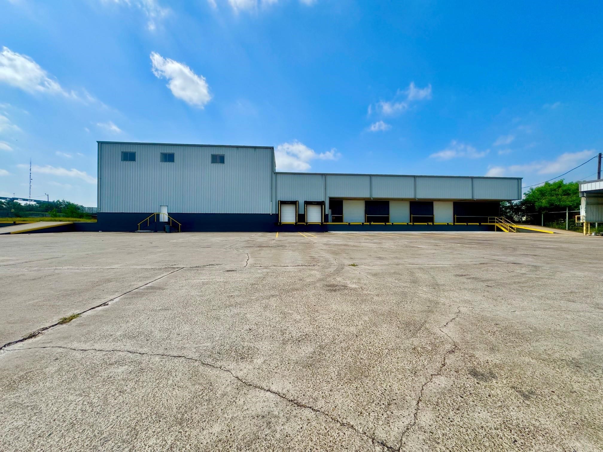 Photo 1 of 24 — 4425 Pan American Blvd, LAREDO, TX 78045