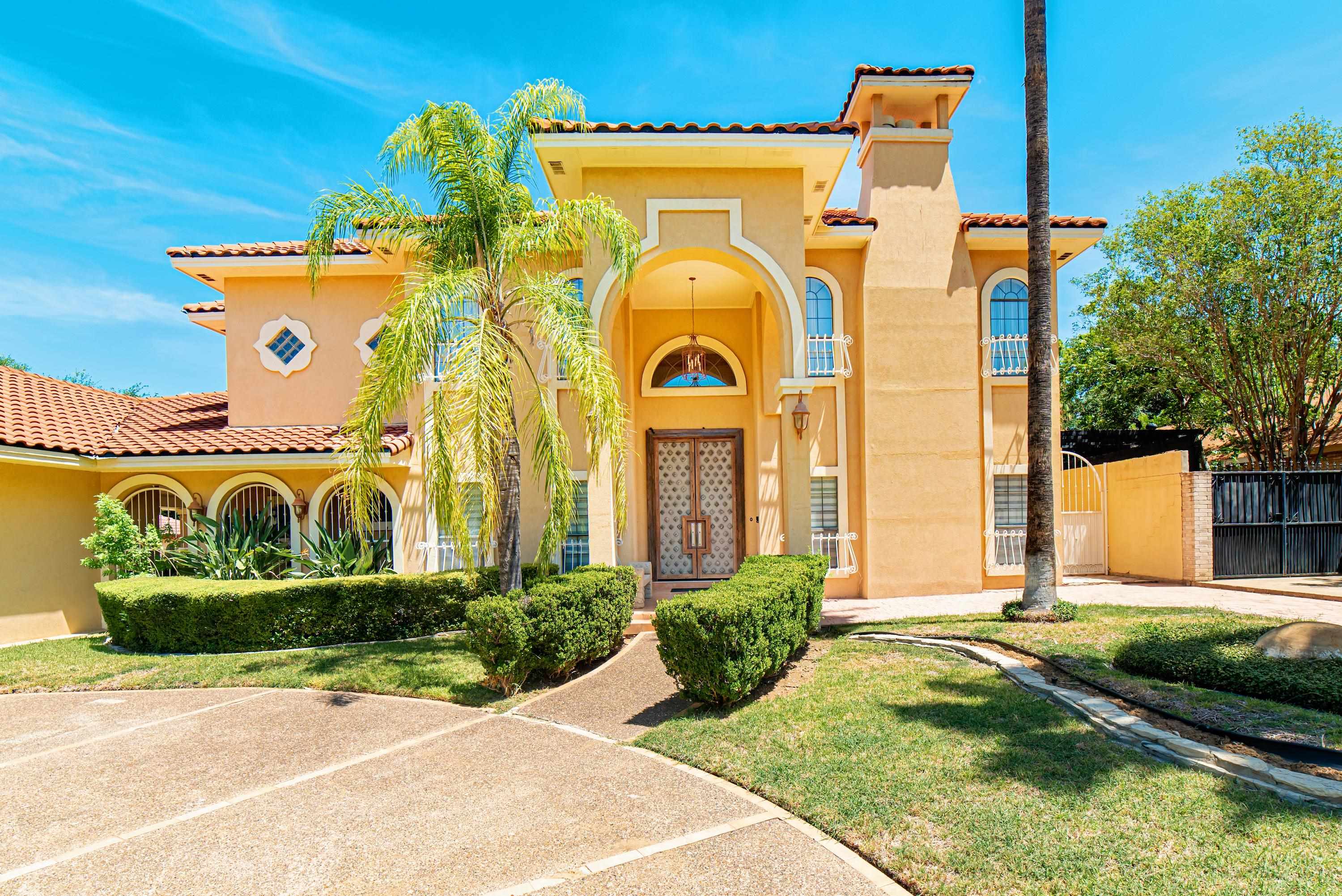 Photo 1 of 36 — 110 Windsor Rd, LAREDO, TX 78045