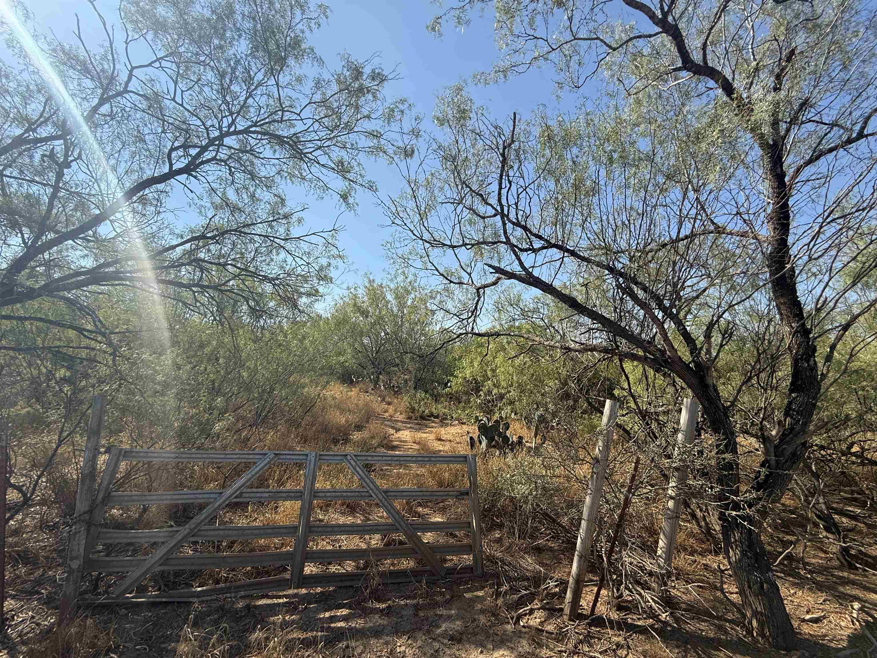 Photo 1 of 5 — IH-35, COTULLA, TX 78014