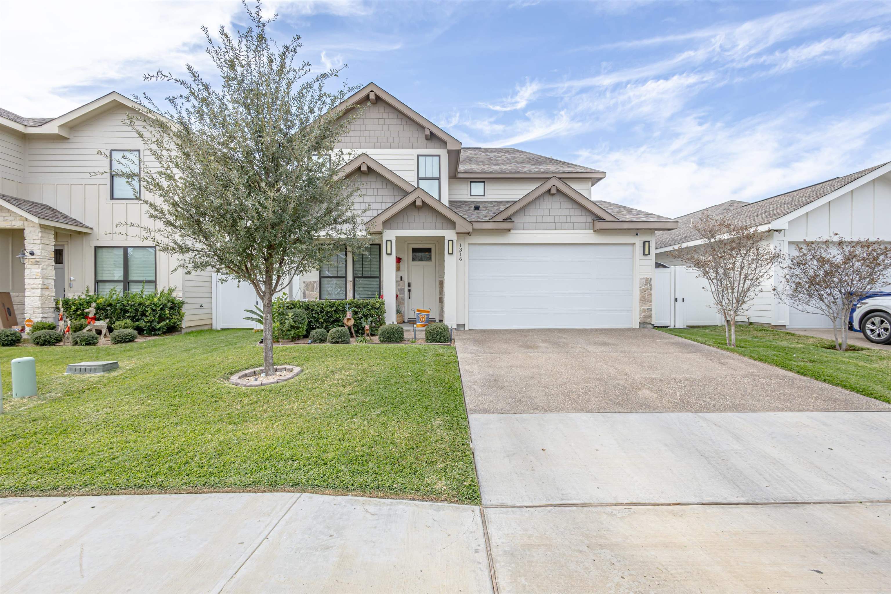 Photo 1 of 33 — 1316 Sambar Lp, Laredo, TX 78045