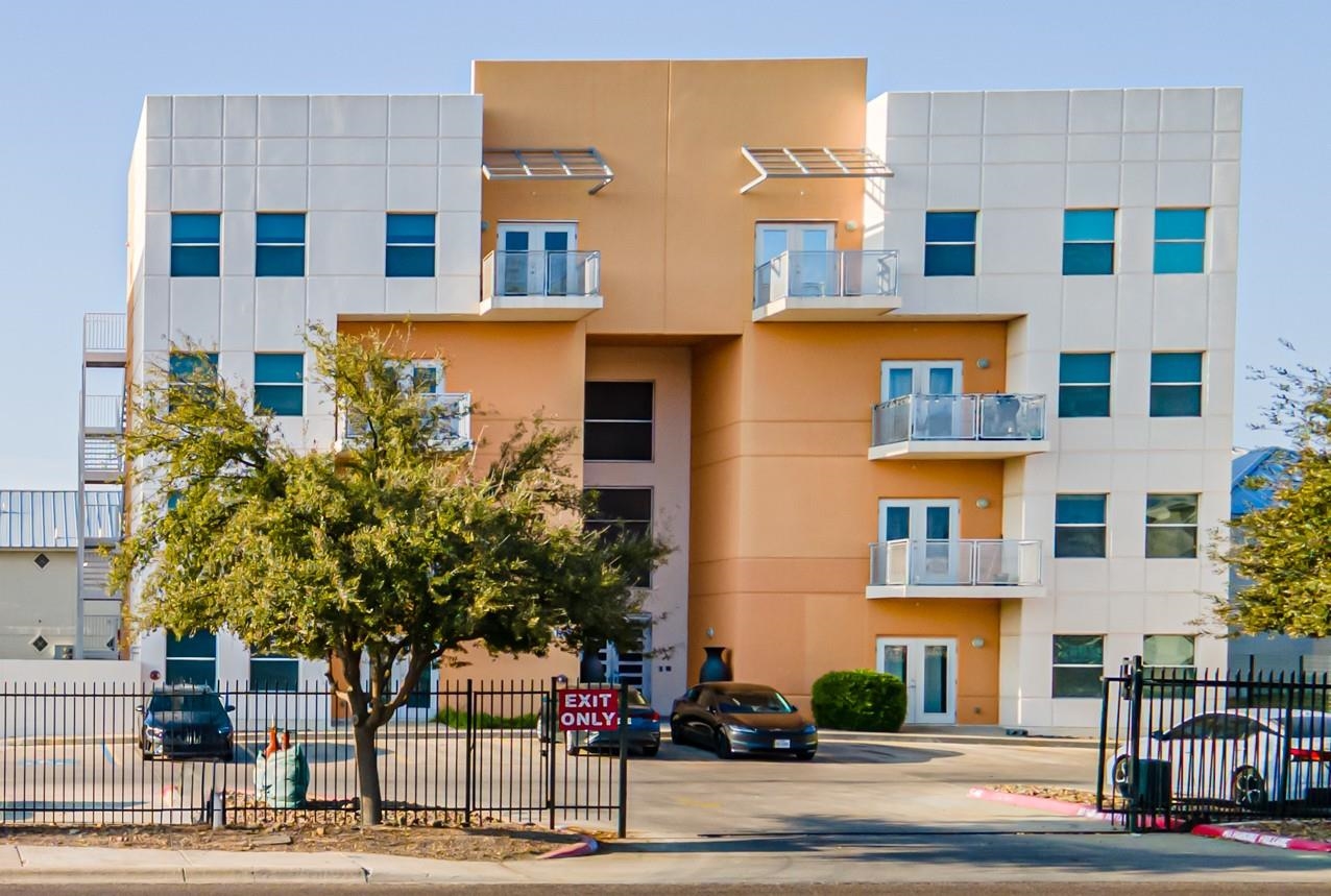 Photo 1 of 24 — 502 Shiloh Dr 102 E, LAREDO, TX 78045