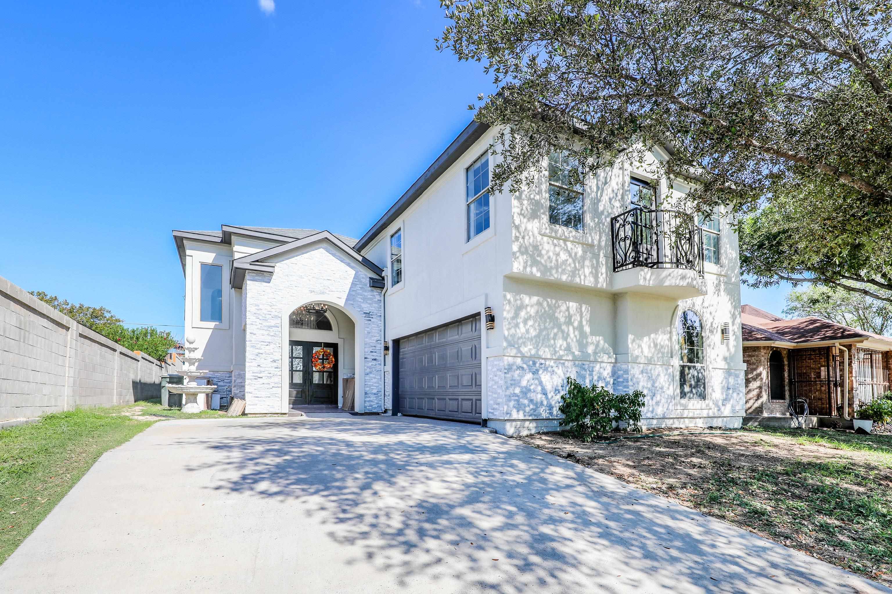 Photo 1 of 38 — 129 North Ave, Laredo, TX 78045