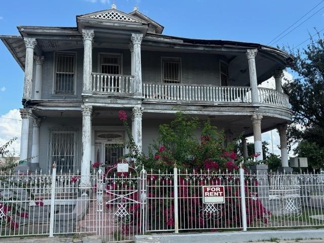 Photo 1 of 23 — 802 Iturbide St, laredo, TX 78045