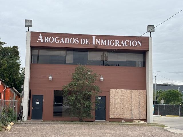 Photo 1 of 12 — 611 Hidalgo St, laredo, TX 78040