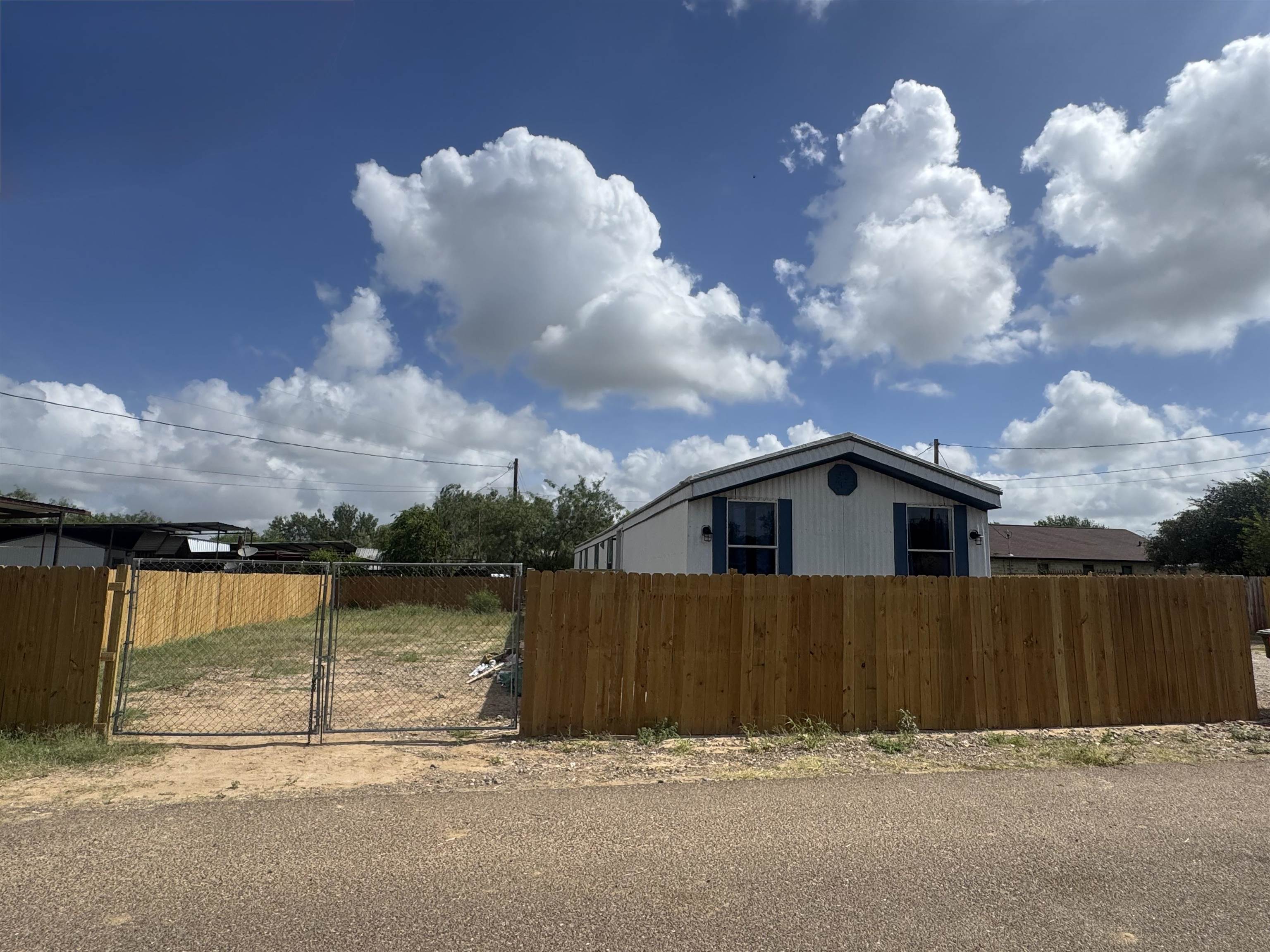 Photo 1 of 11 — 148 Ranch Rd, Laredo, TX 78046