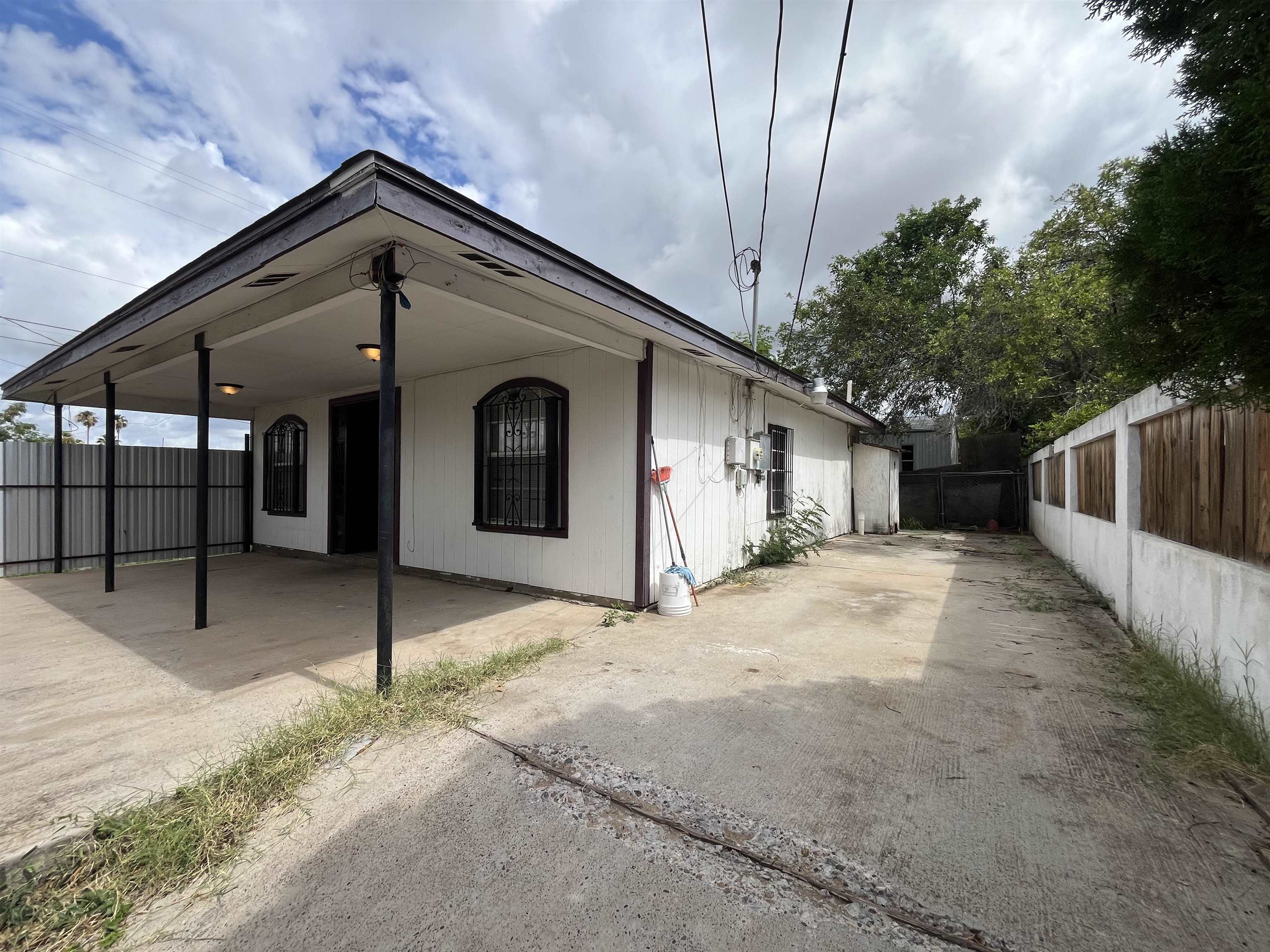Photo 1 of 36 — 207 Stone Ave, Laredo, TX 78040