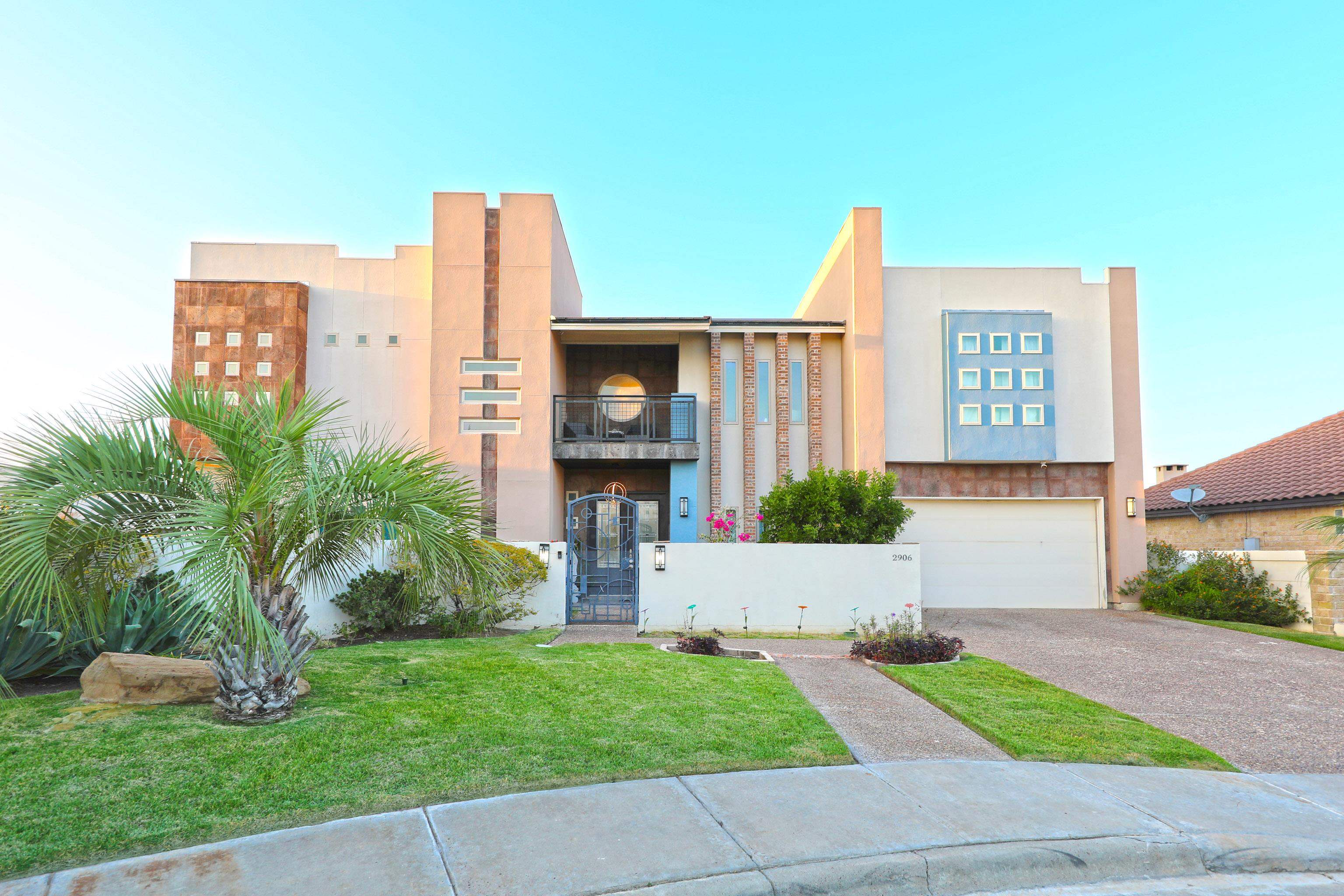 Photo 1 of 40 — 2906 Chaucer Dr, Laredo, TX 78041